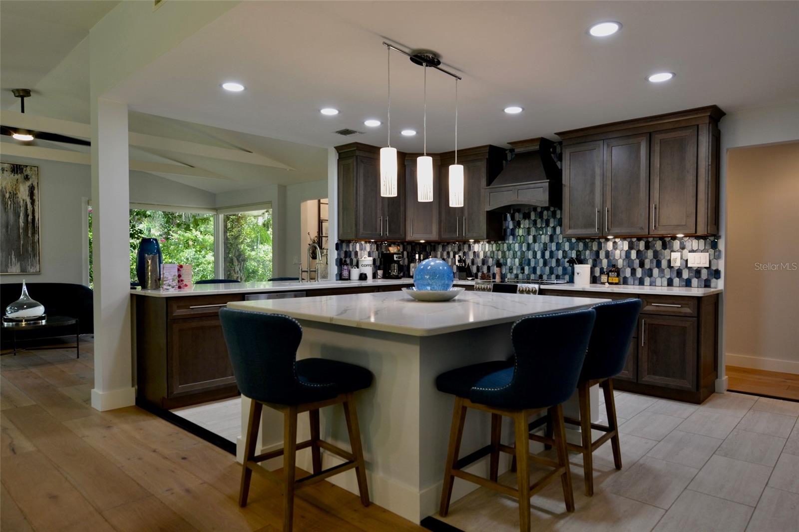 18220 ELMWOOD DR, ALVA, FL, 33920