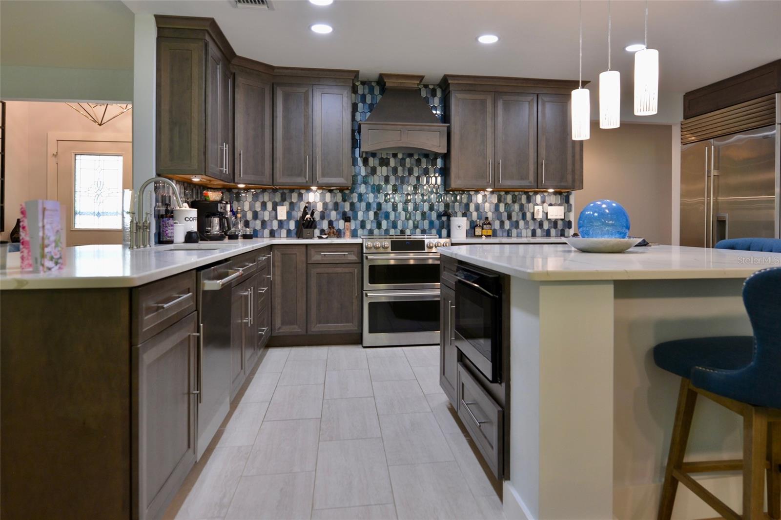 18220 ELMWOOD DR, ALVA, FL, 33920