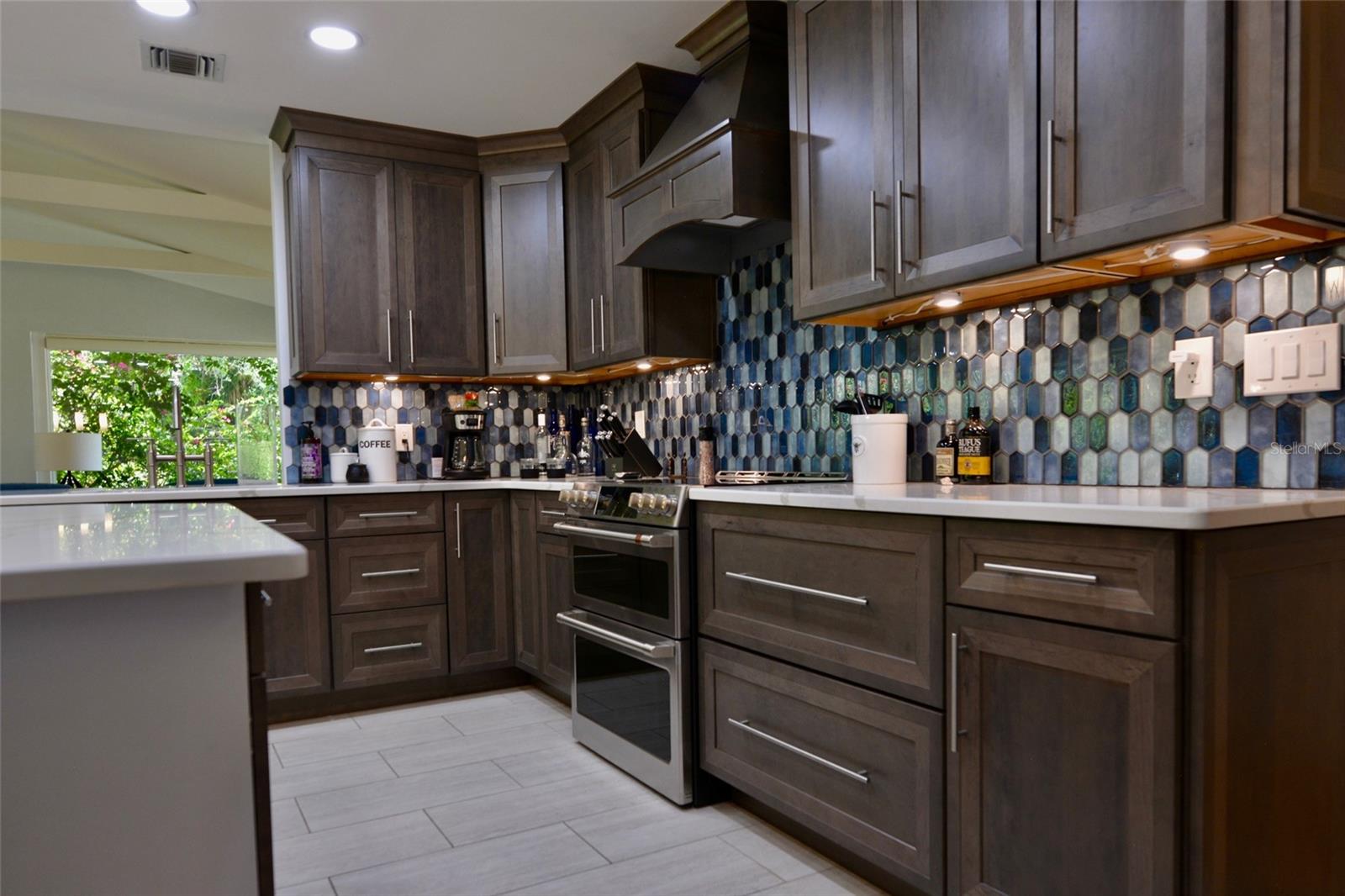 18220 ELMWOOD DR, ALVA, FL, 33920