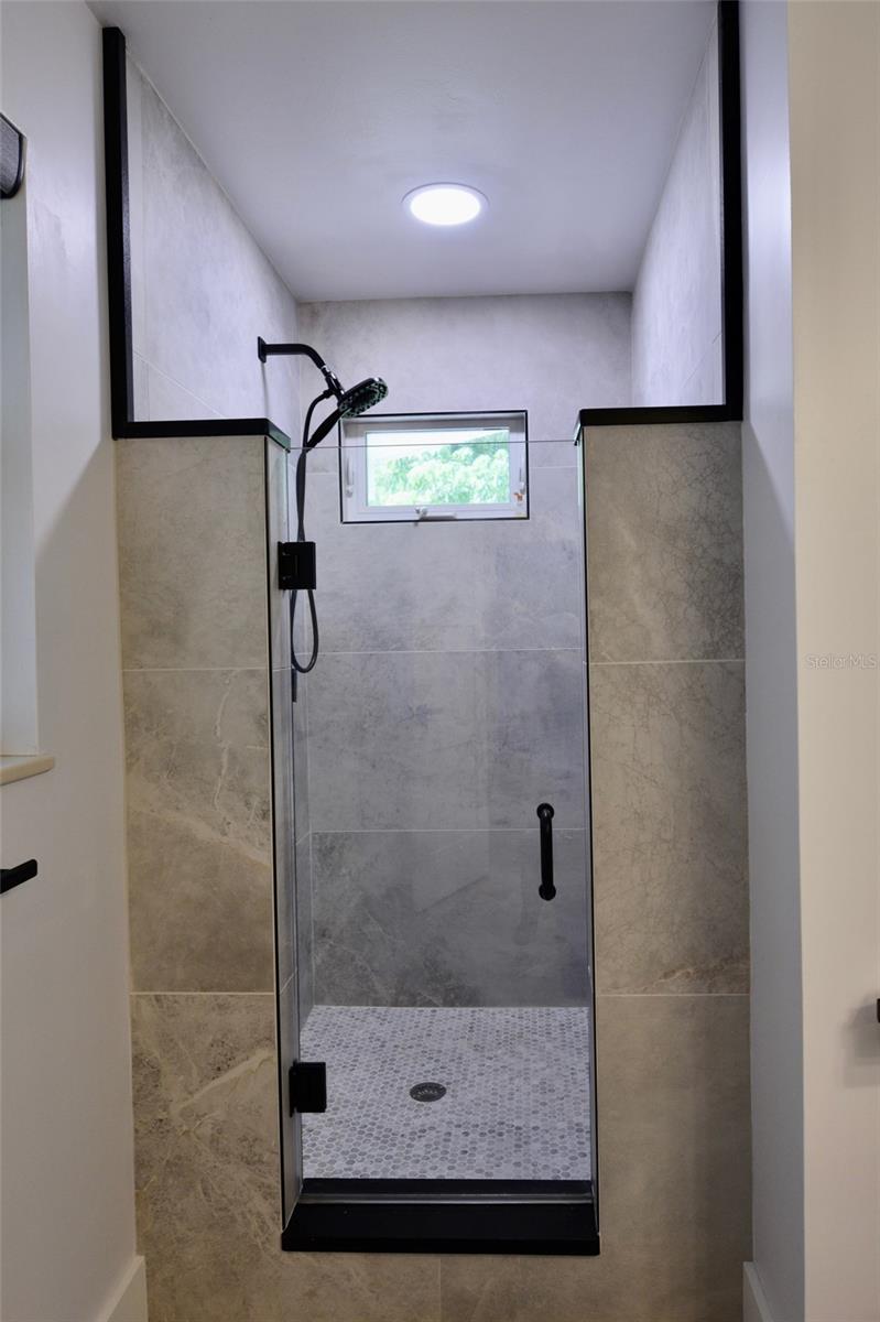 18220 ELMWOOD DR, ALVA, FL, 33920