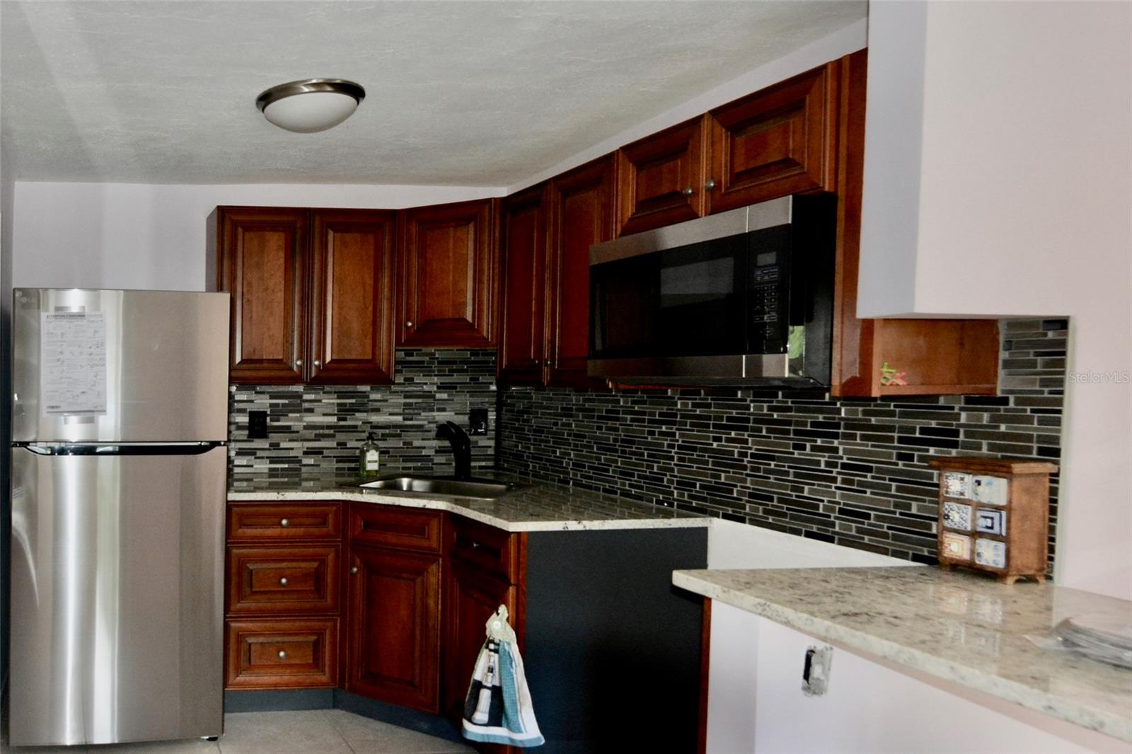 18220 ELMWOOD DR, ALVA, FL, 33920