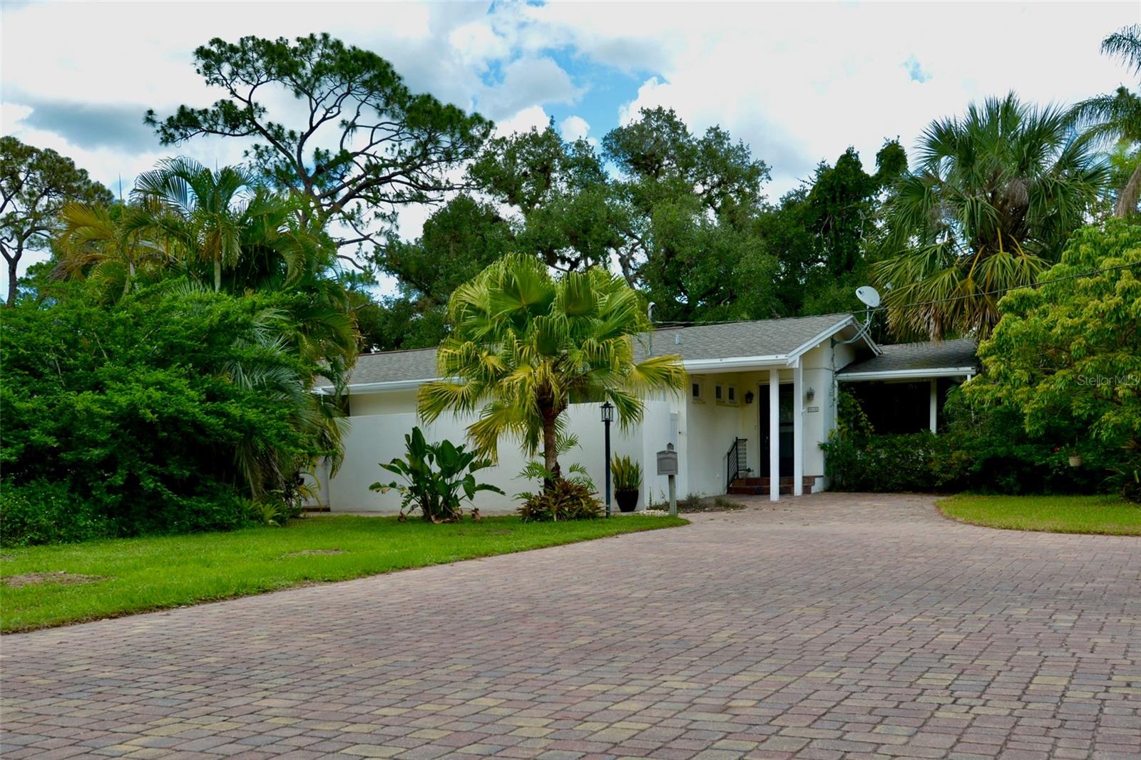 18220 ELMWOOD DR, ALVA, FL, 33920