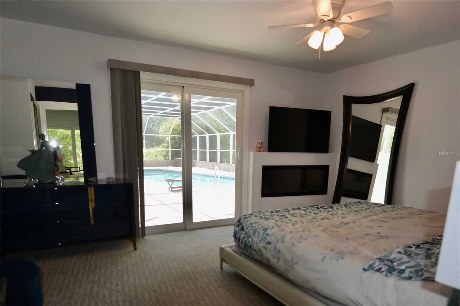 18220 ELMWOOD DR, ALVA, FL, 33920