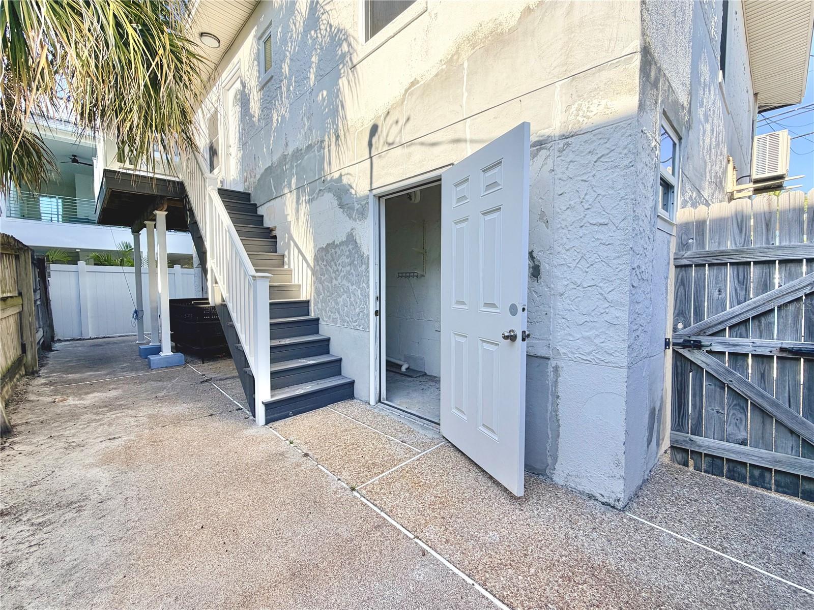 664 MANDALAY AVE, CLEARWATER BEACH, FL, 33767