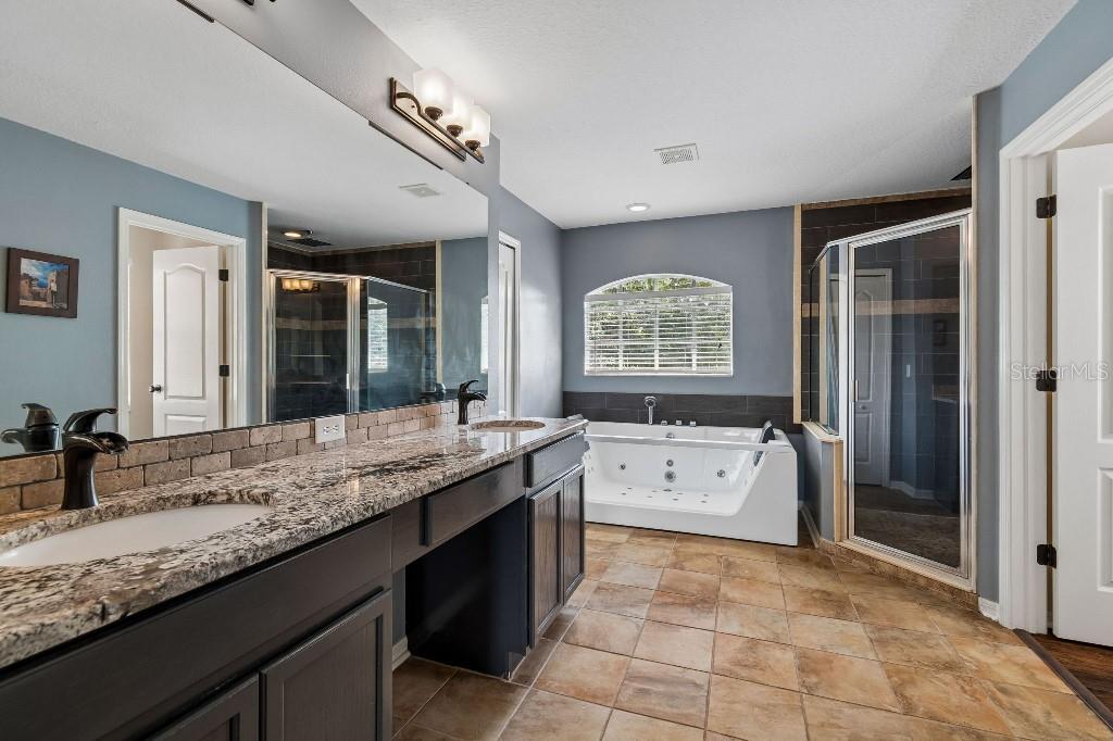 12215 ADVENTURE DR, RIVERVIEW, FL, 33579