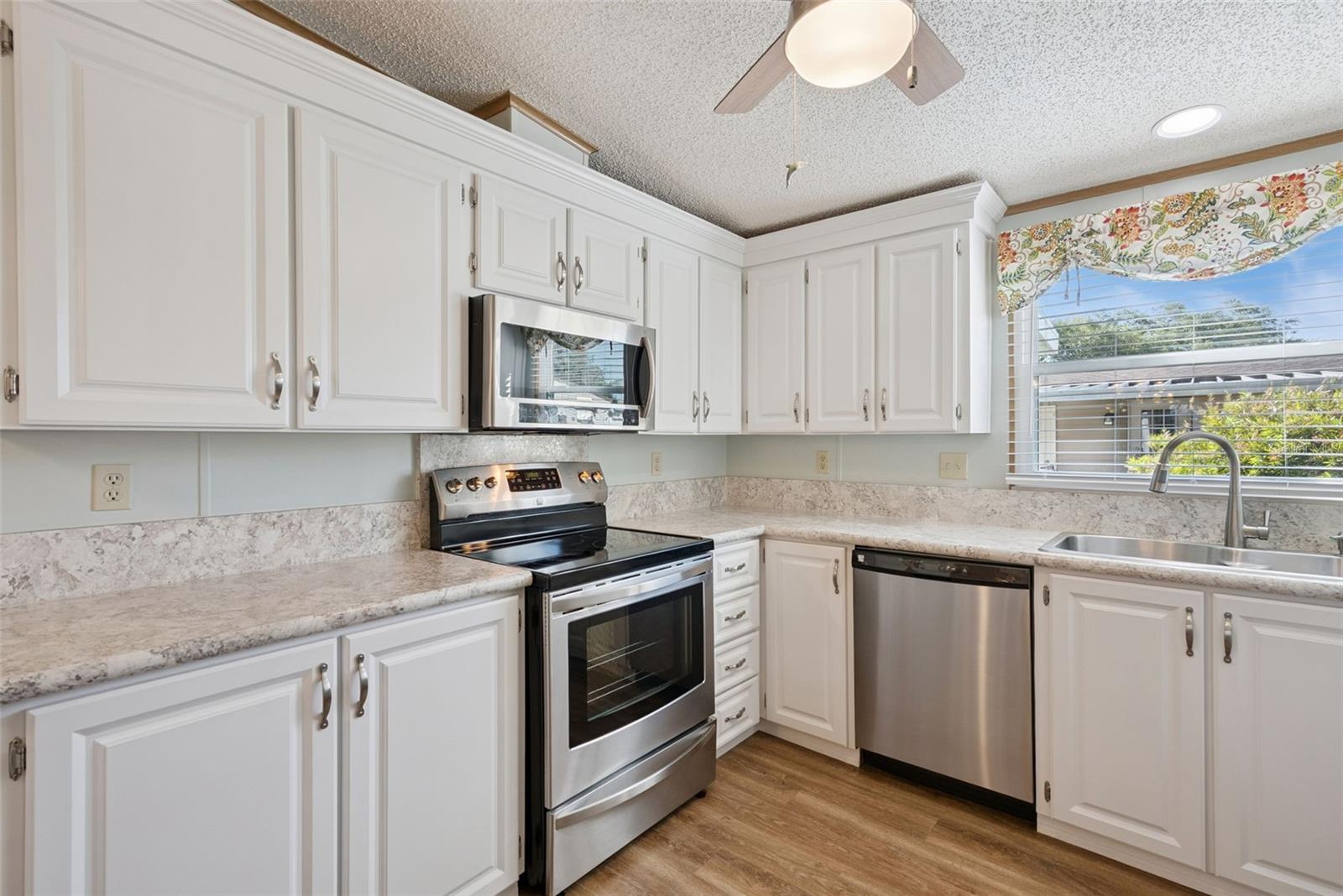 24814 PINE HL, LEESBURG, FL, 34748