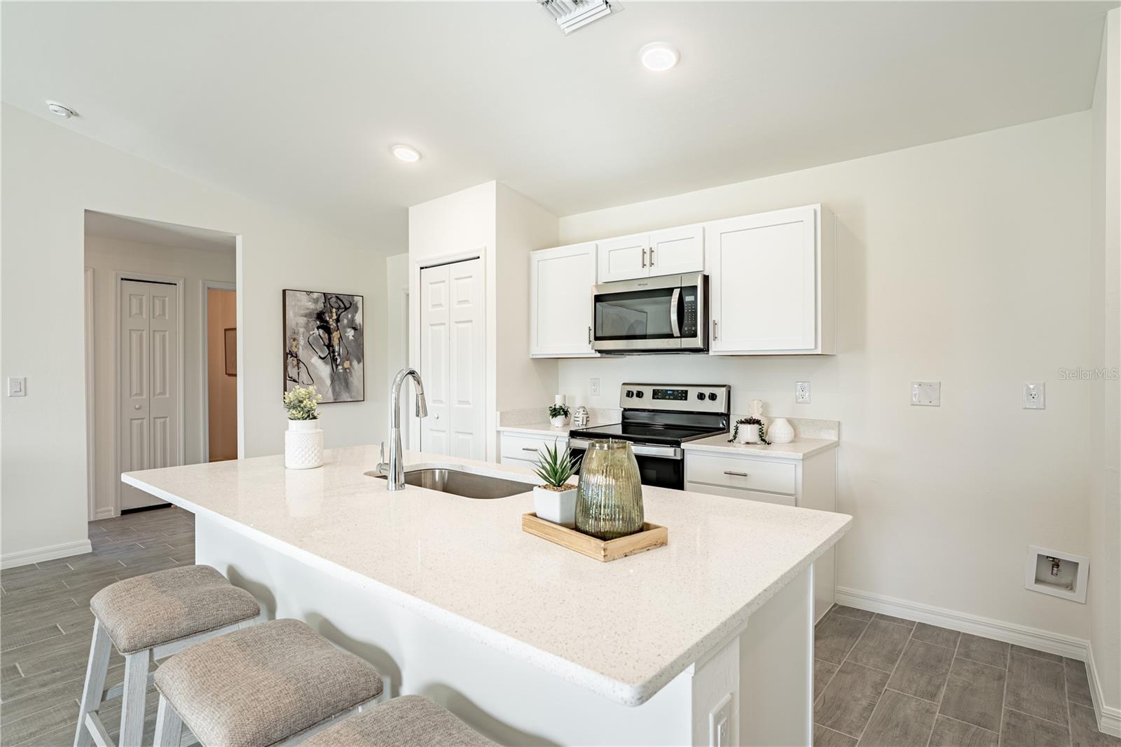466 THERESA BLVD, PORT CHARLOTTE, FL, 33954