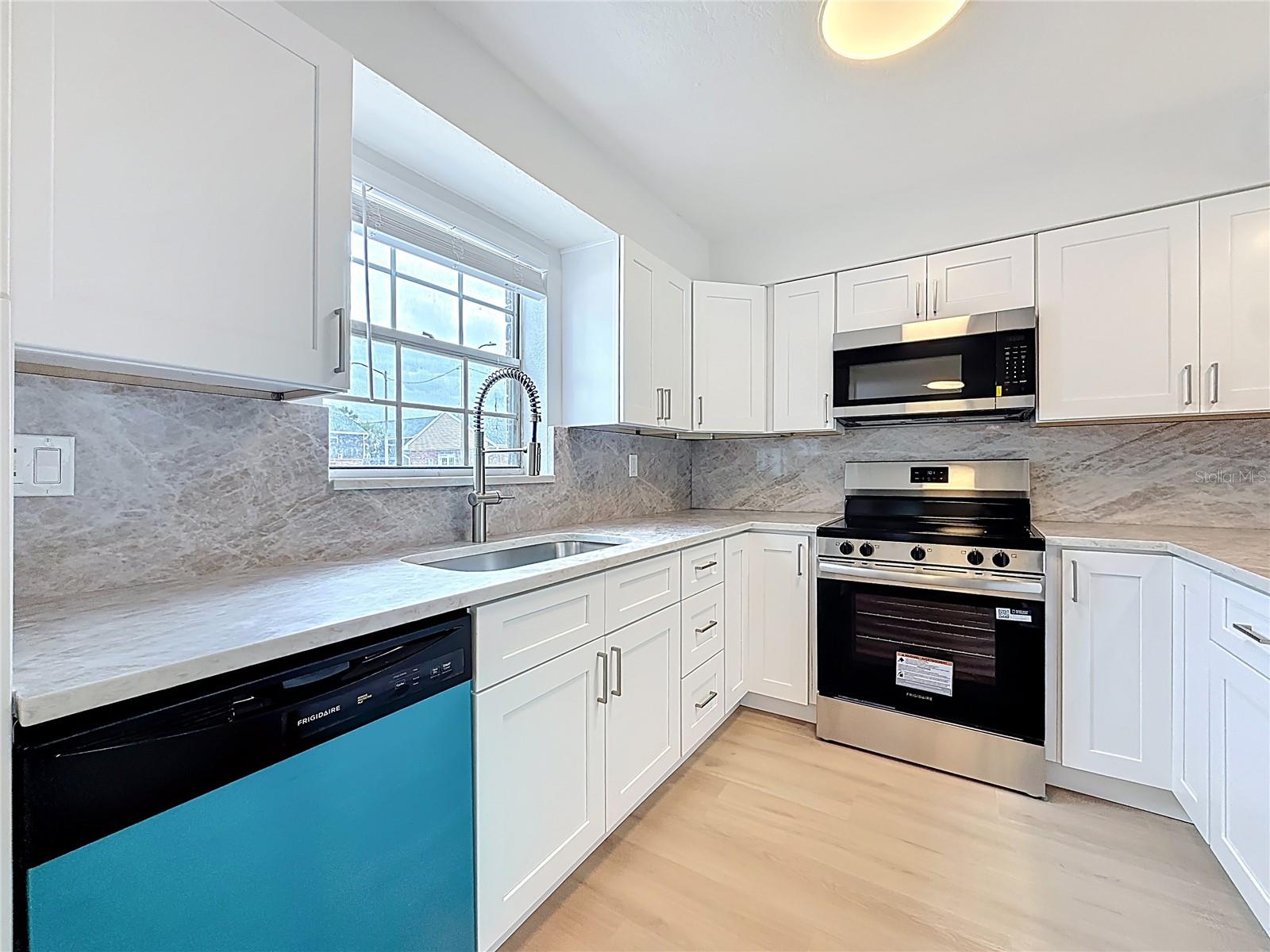 200 COUNTRY CLUB DR #1301, LARGO, FL, 33771