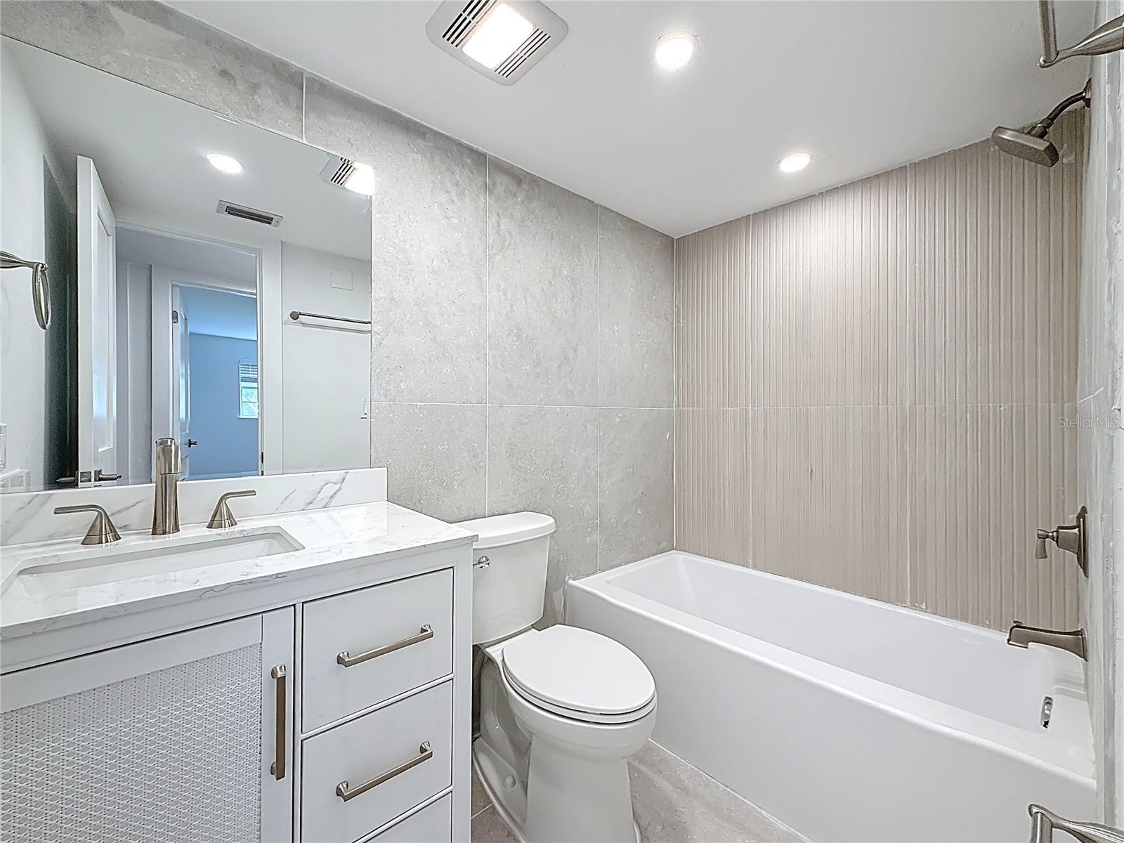 200 COUNTRY CLUB DR #1301, LARGO, FL, 33771