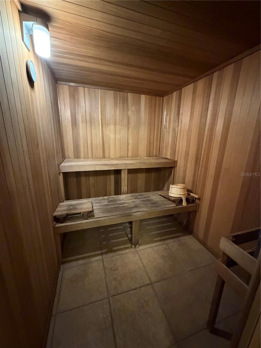 200 COUNTRY CLUB DR #1301, LARGO, FL, 33771