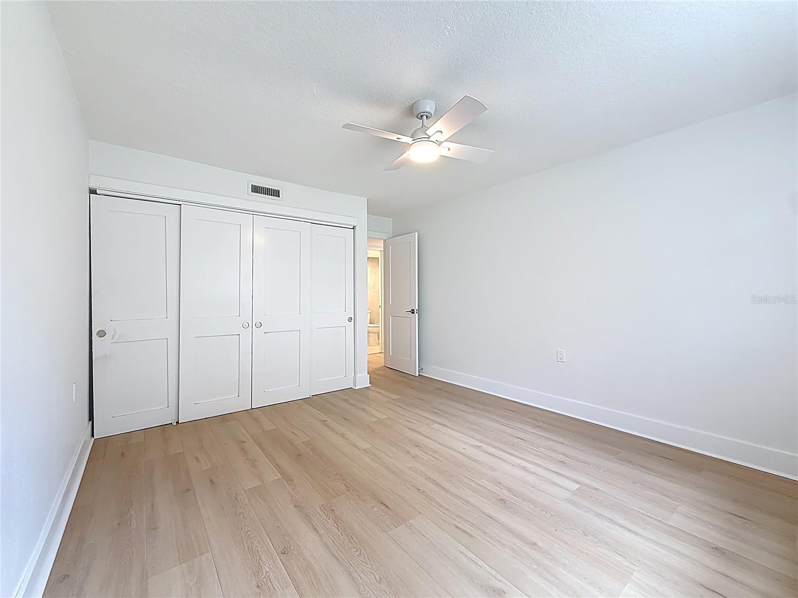 200 COUNTRY CLUB DR #1301, LARGO, FL, 33771