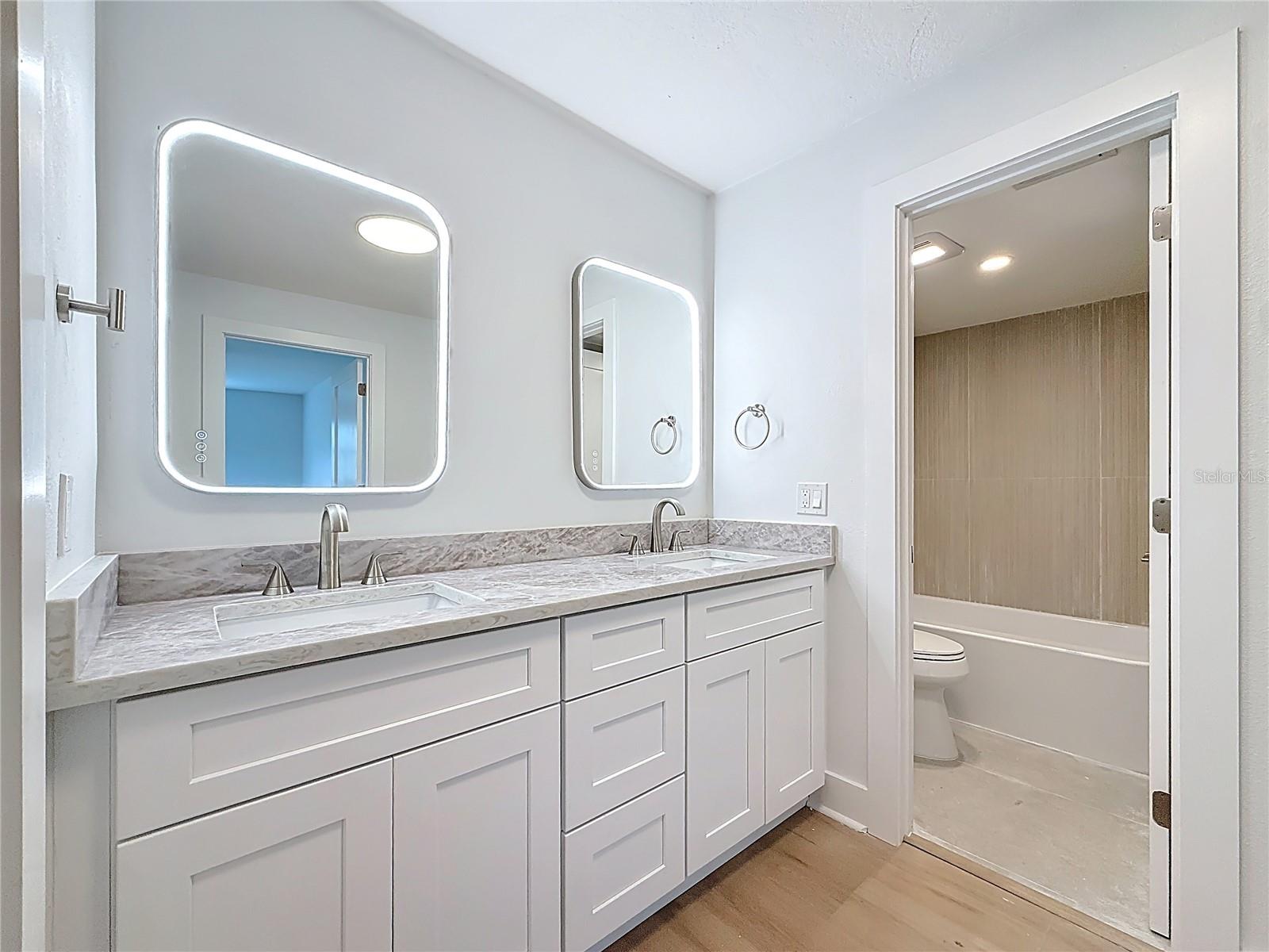 200 COUNTRY CLUB DR #1301, LARGO, FL, 33771