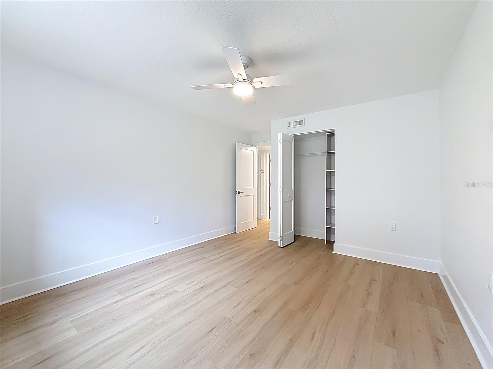 200 COUNTRY CLUB DR #1301, LARGO, FL, 33771