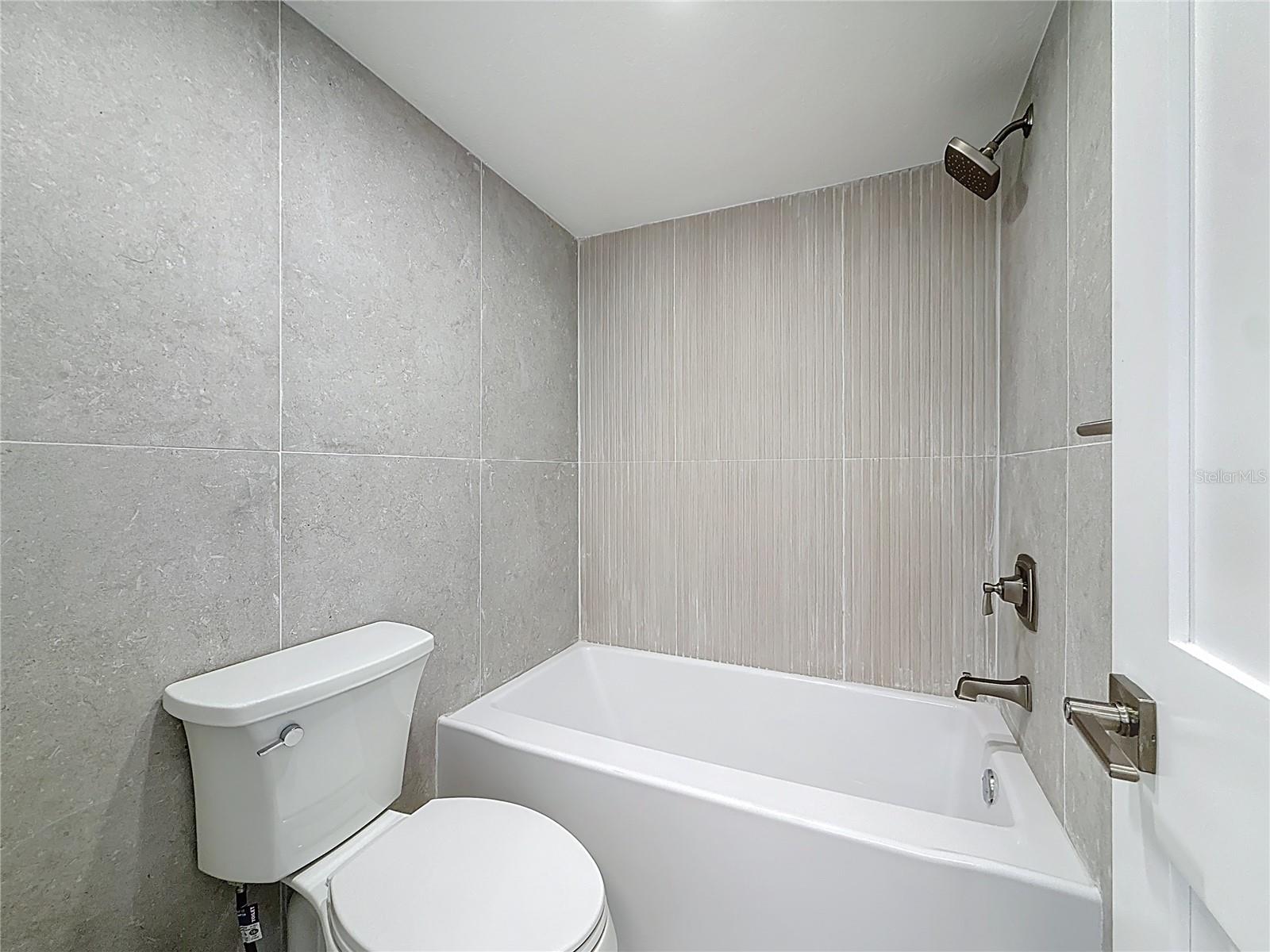 200 COUNTRY CLUB DR #1301, LARGO, FL, 33771