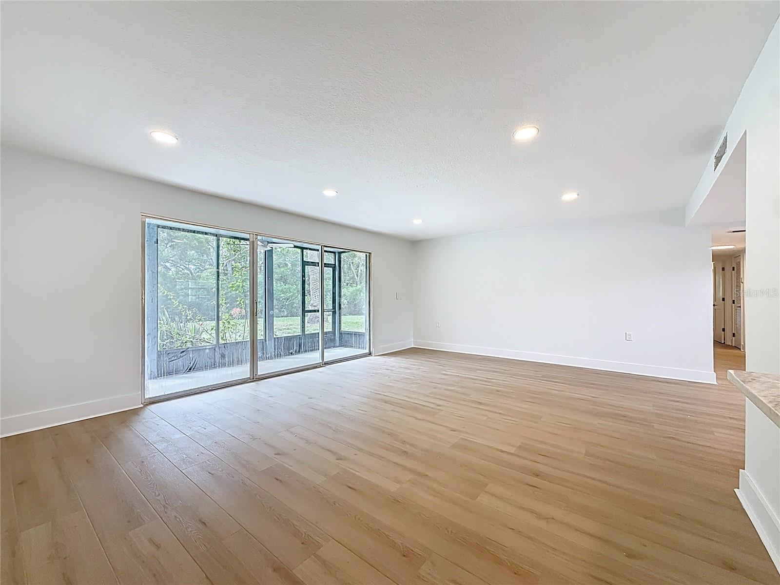 200 COUNTRY CLUB DR #1301, LARGO, FL, 33771