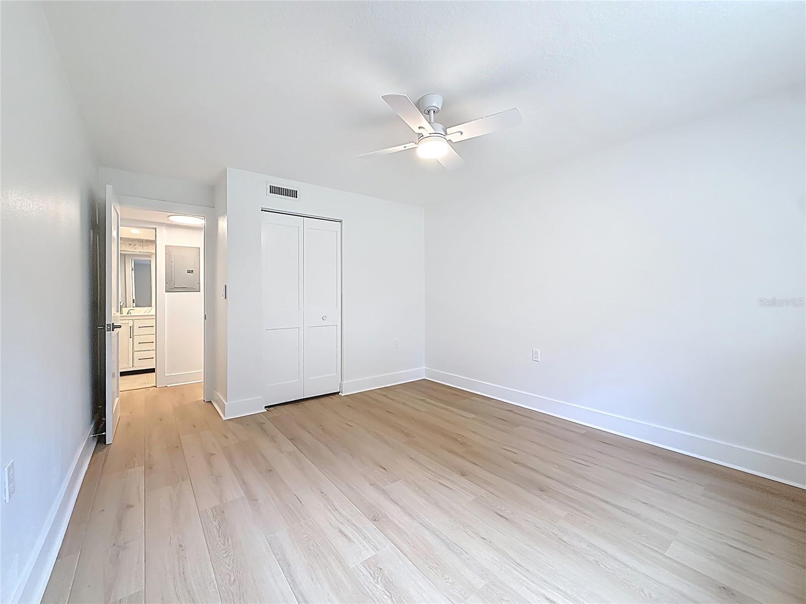 200 COUNTRY CLUB DR #1301, LARGO, FL, 33771