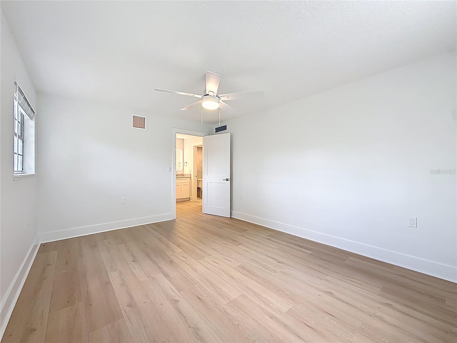 200 COUNTRY CLUB DR #1301, LARGO, FL, 33771