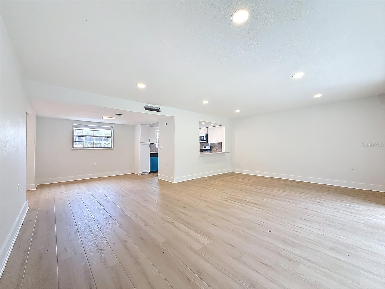 200 COUNTRY CLUB DR #1301, LARGO, FL, 33771