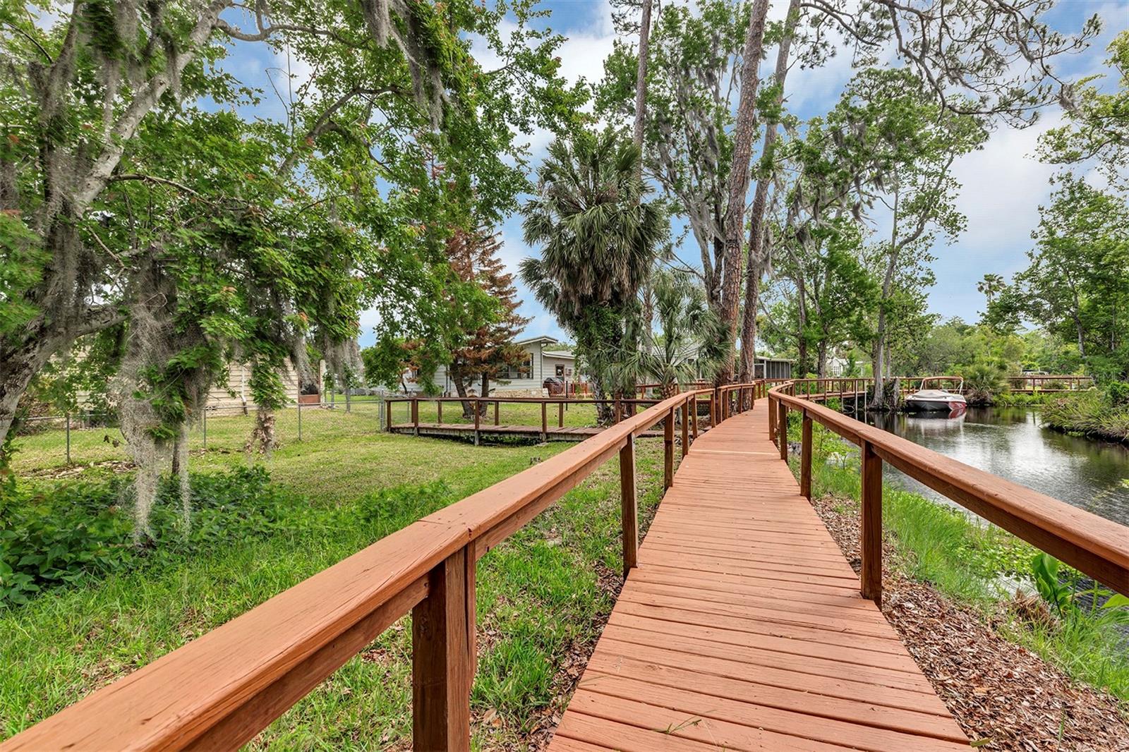 3033 MYAKKA RIVER RD, TAVARES, FL, 32778