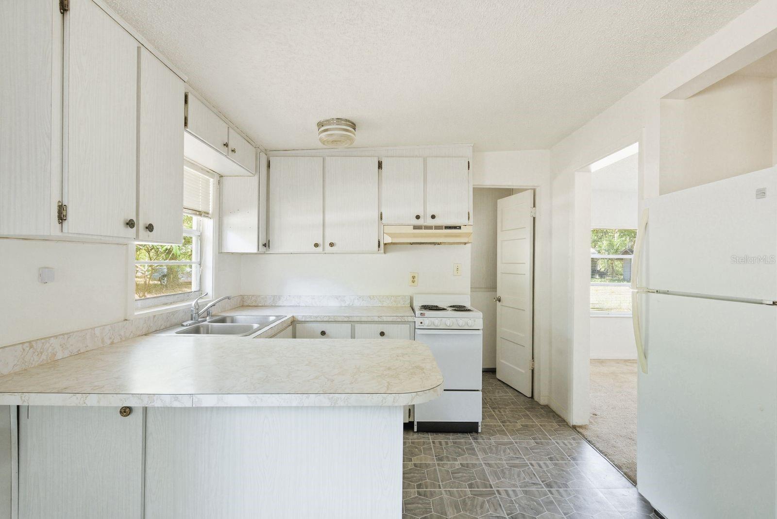 11405 OAK LN, LARGO, FL, 33778