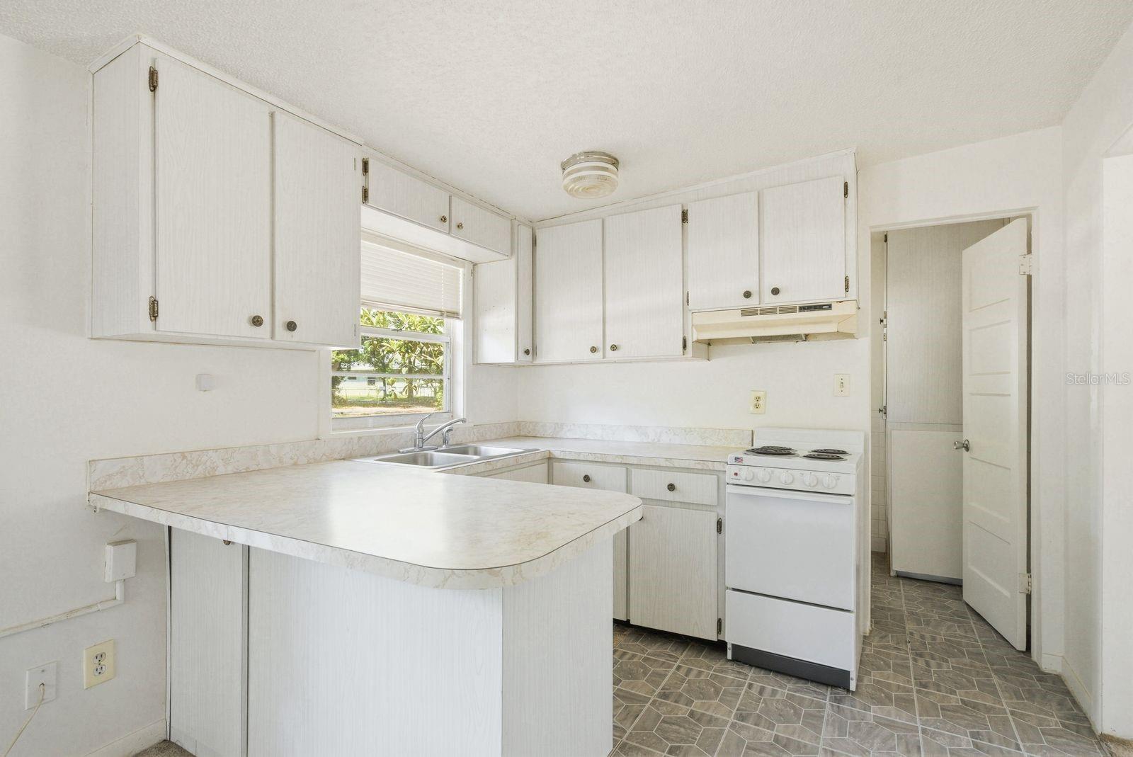 11405 OAK LN, LARGO, FL, 33778