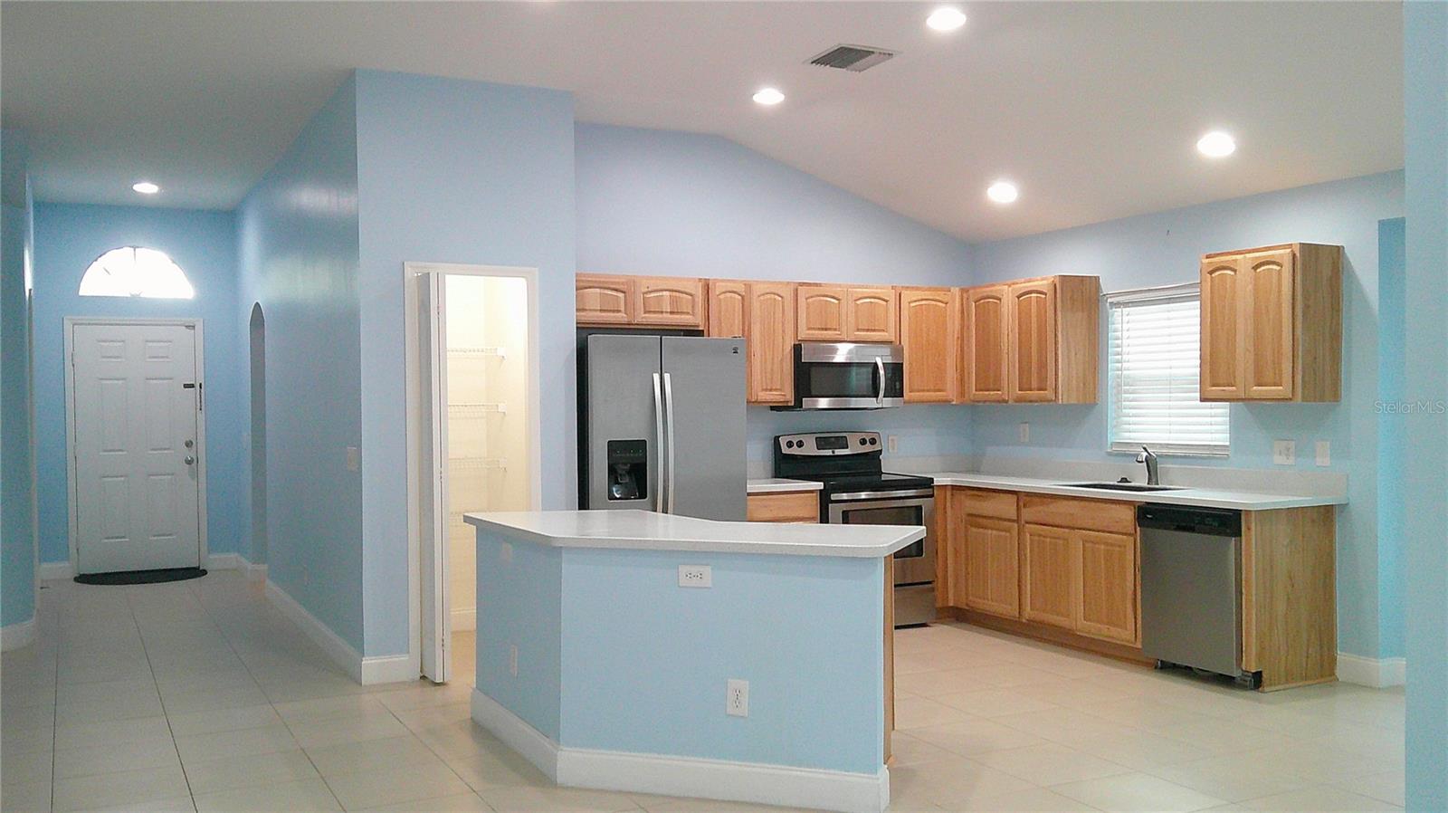 8512 CANTERBURY LAKE BLVD, TAMPA, FL, 33619