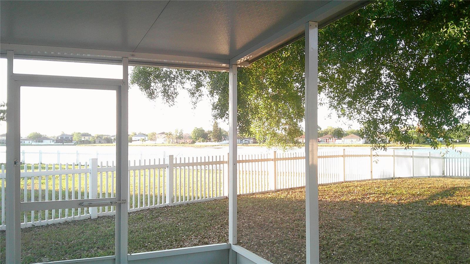 8512 CANTERBURY LAKE BLVD, TAMPA, FL, 33619