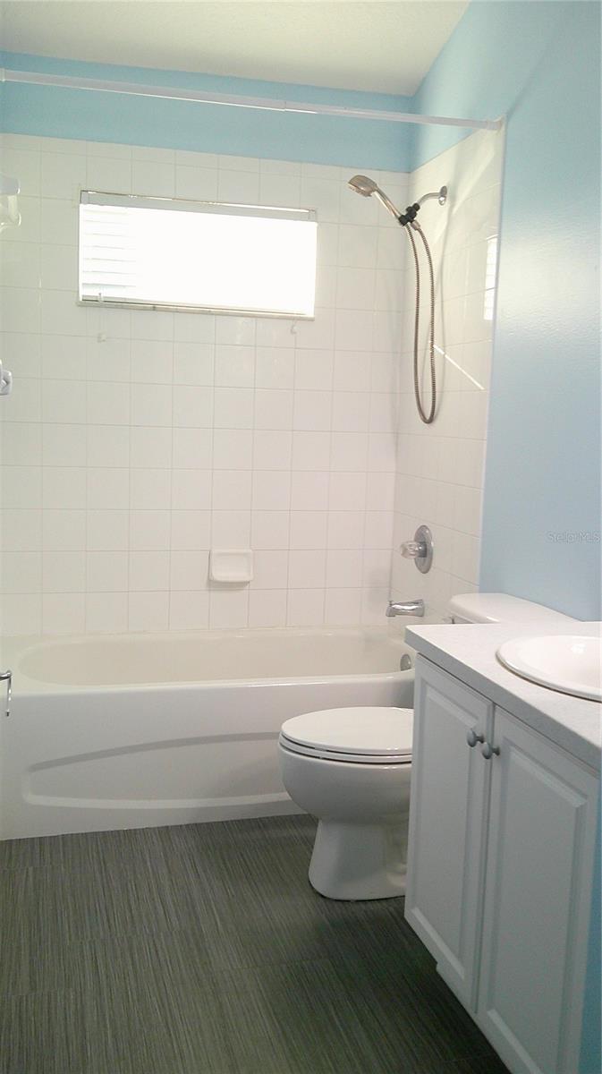 8512 CANTERBURY LAKE BLVD, TAMPA, FL, 33619