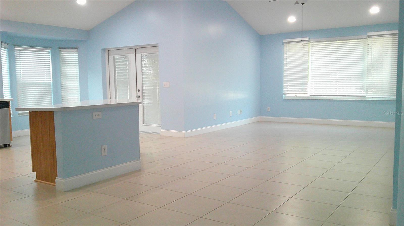 8512 CANTERBURY LAKE BLVD, TAMPA, FL, 33619