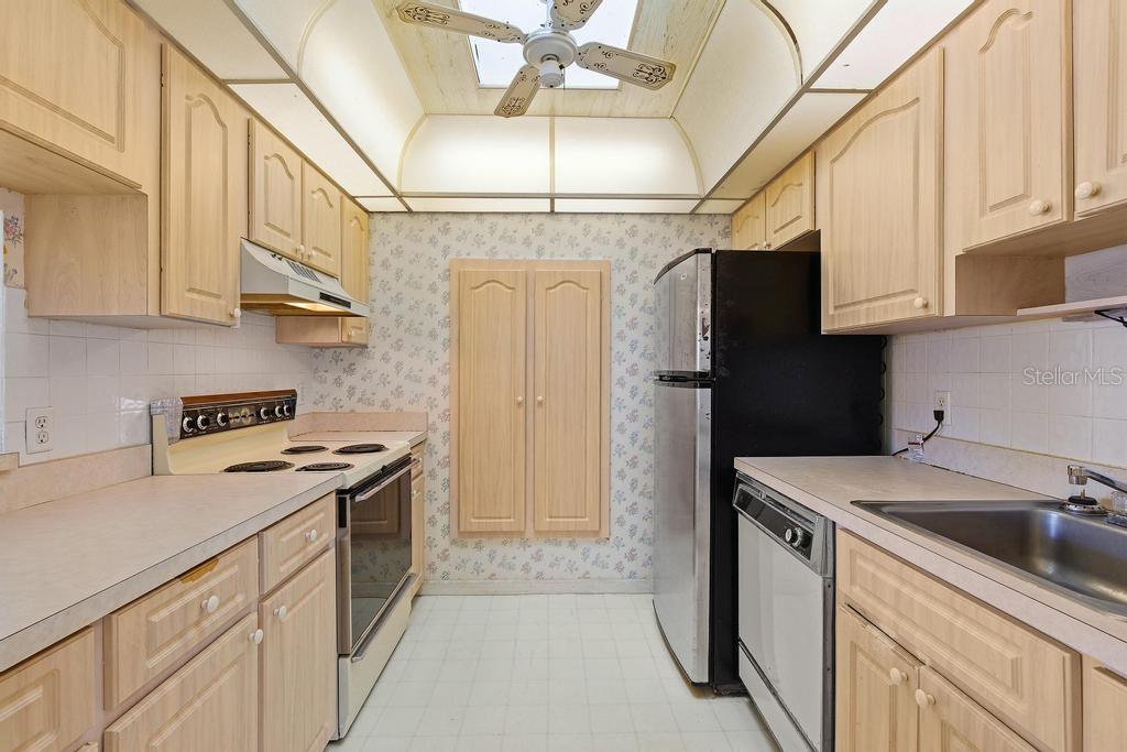 33 SANDRA CIR, NEW SMYRNA BEACH, FL, 32168