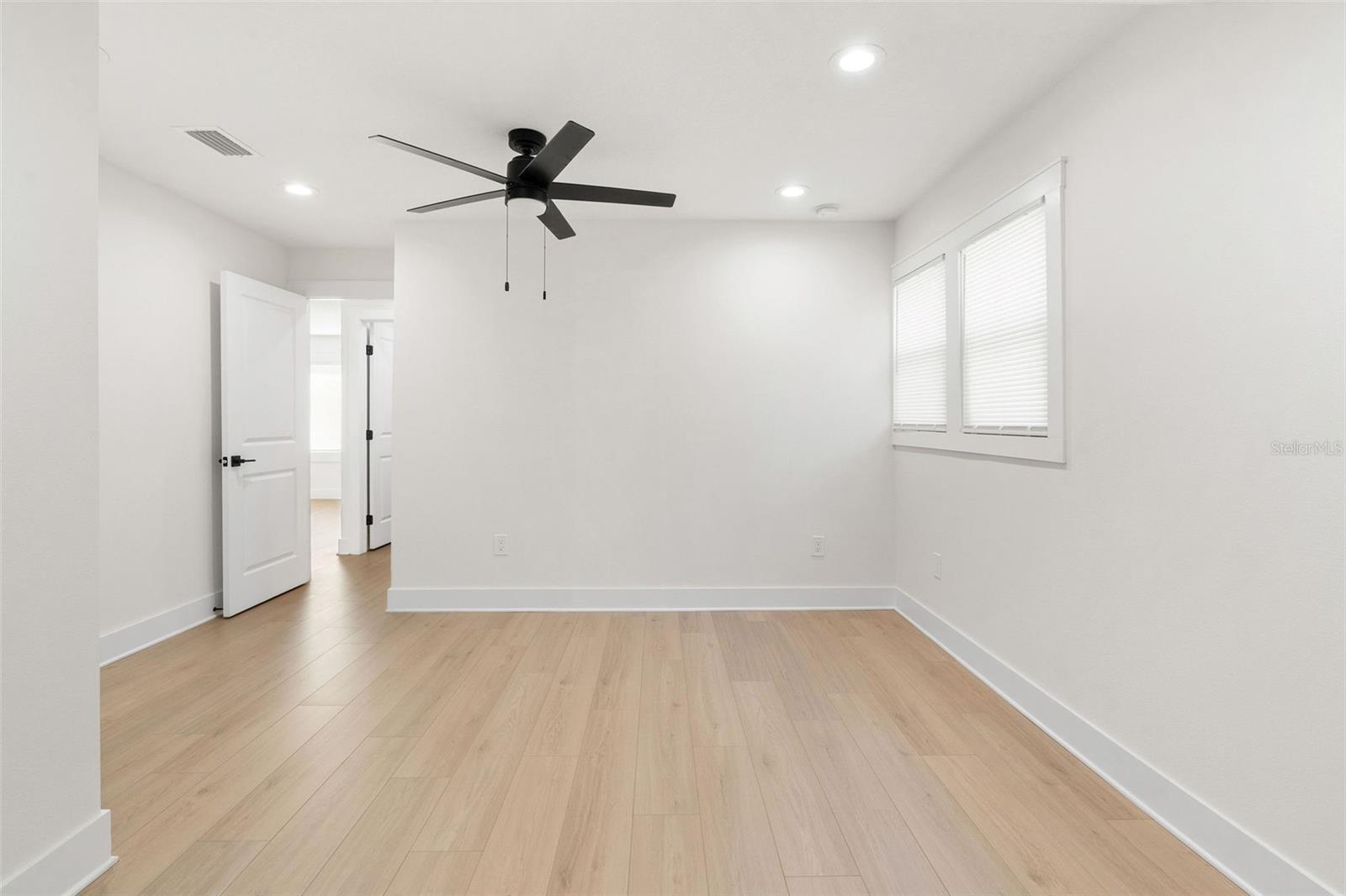 8711 N DEXTER AVE, TAMPA, FL, 33604