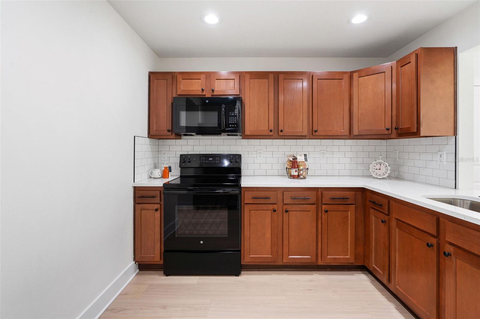 8711 N DEXTER AVE, TAMPA, FL, 33604