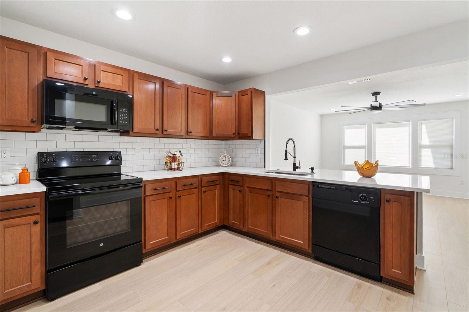 8711 N DEXTER AVE, TAMPA, FL, 33604