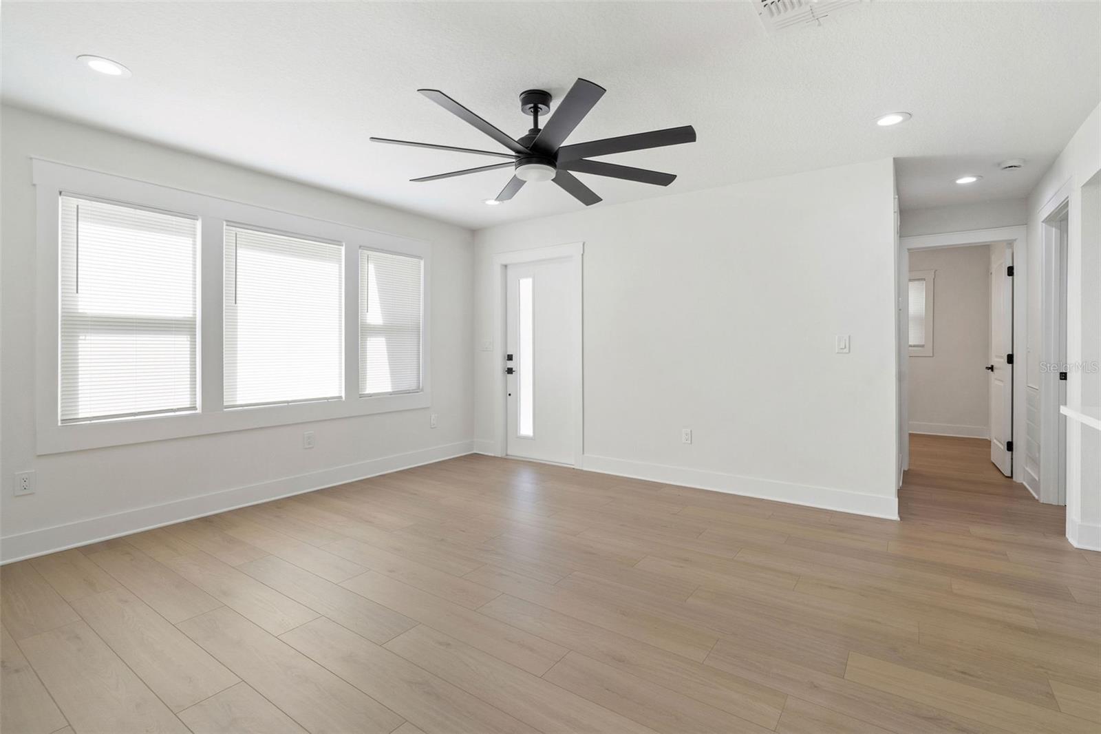 8711 N DEXTER AVE, TAMPA, FL, 33604