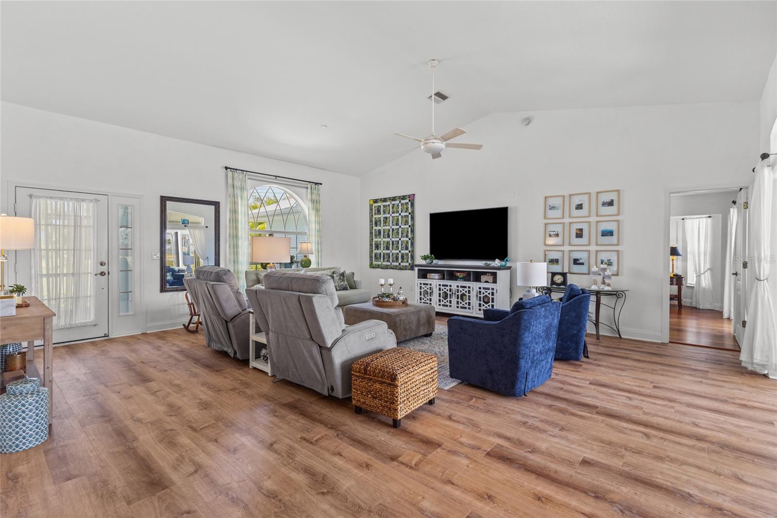 64 BUNKER CT, ROTONDA WEST, FL, 33947