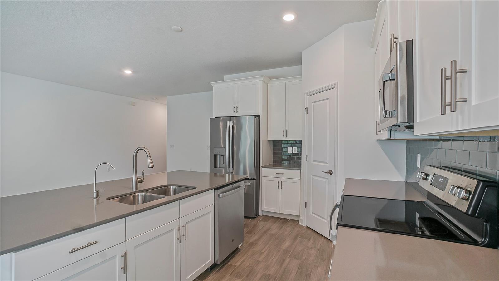 1741 SOURWOOD DR, OCOEE, FL, 34761