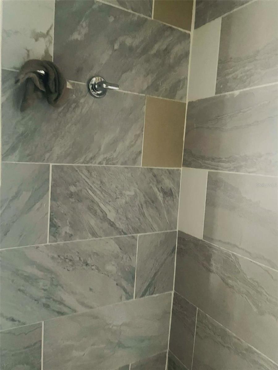 8716 N TANGERINE PL, TAMPA, FL, 33617