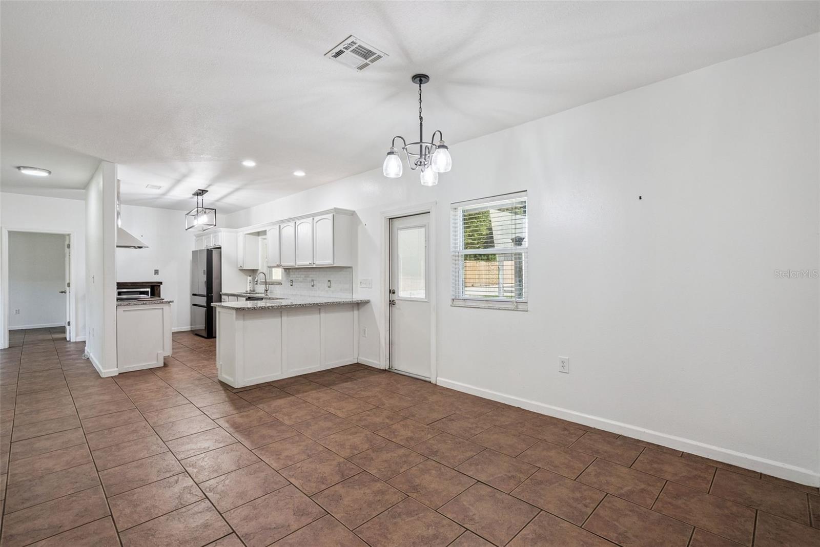 311 W LEWIS AVE, APOPKA, FL, 32712