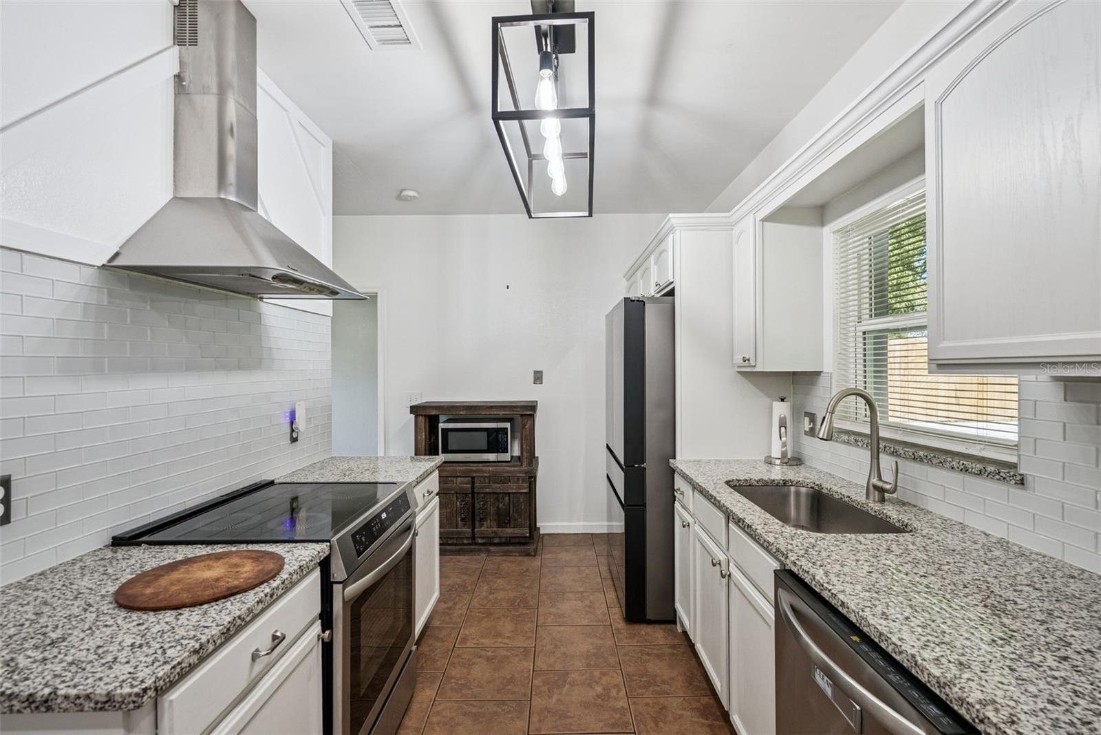 311 W LEWIS AVE, APOPKA, FL, 32712