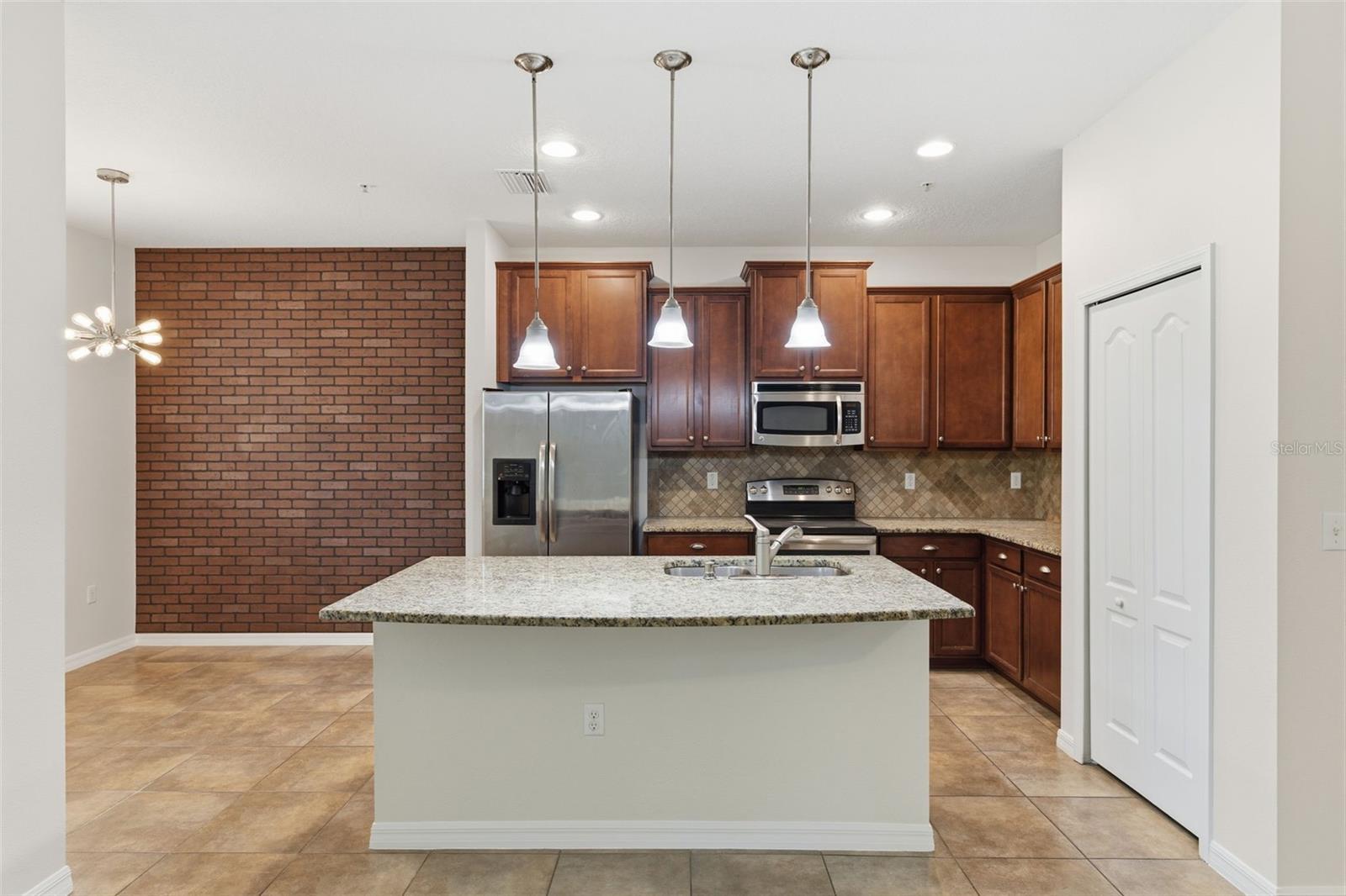 8505 ANDALUCIA FIELD DR, TEMPLE TERRACE, FL, 33637