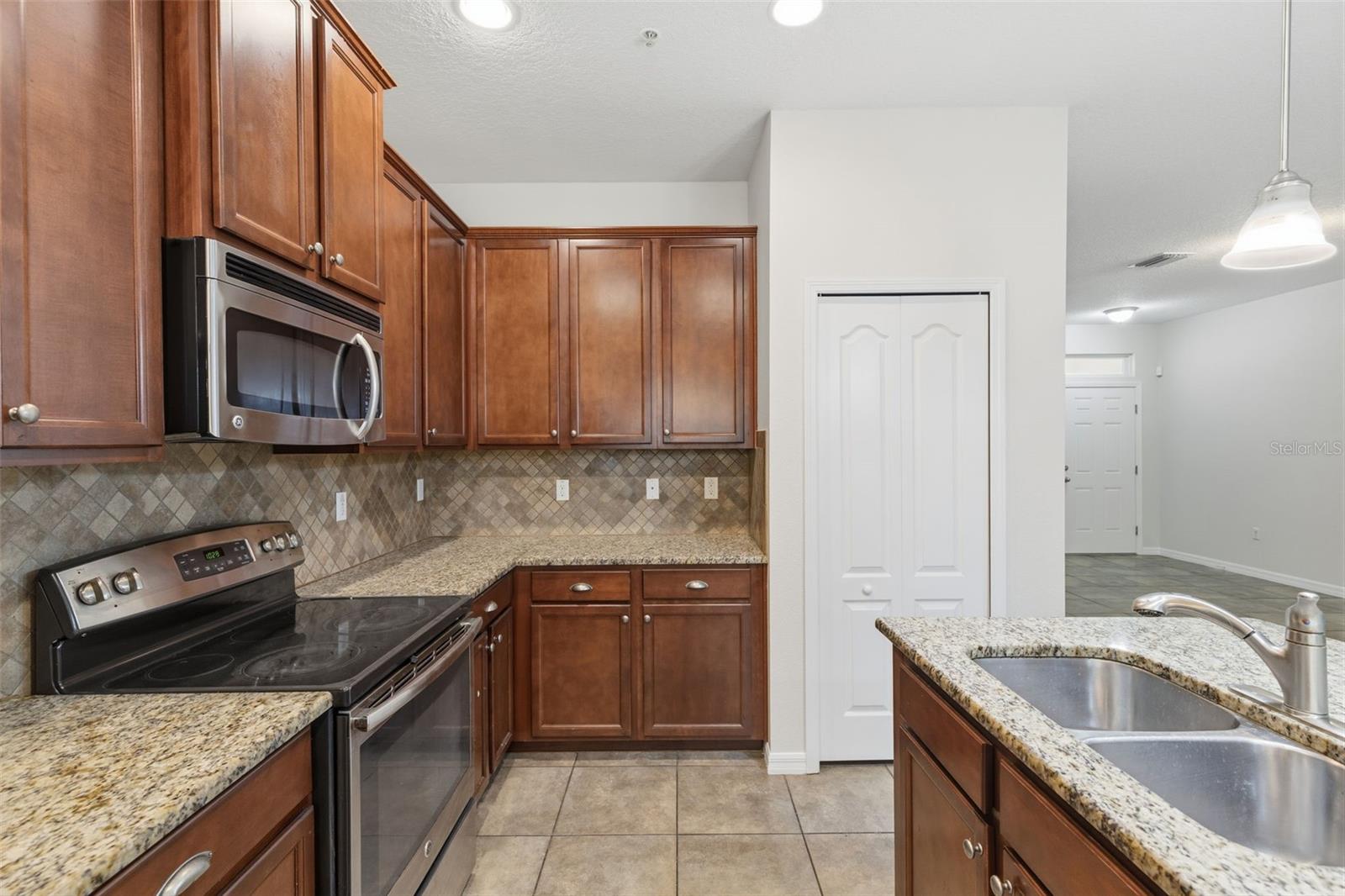 8505 ANDALUCIA FIELD DR, TEMPLE TERRACE, FL, 33637