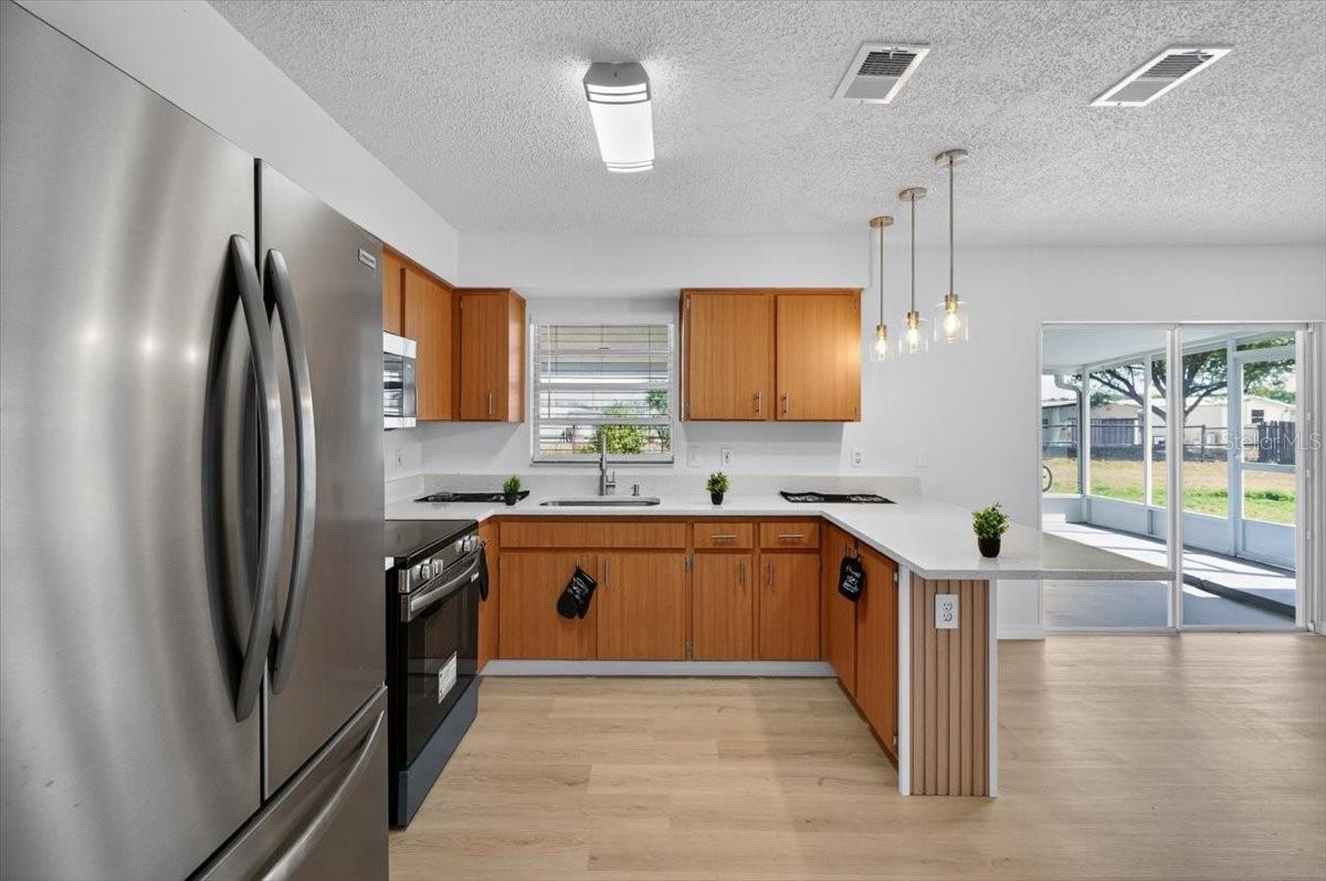 37327 STANFORD AVE, ZEPHYRHILLS, FL, 33541