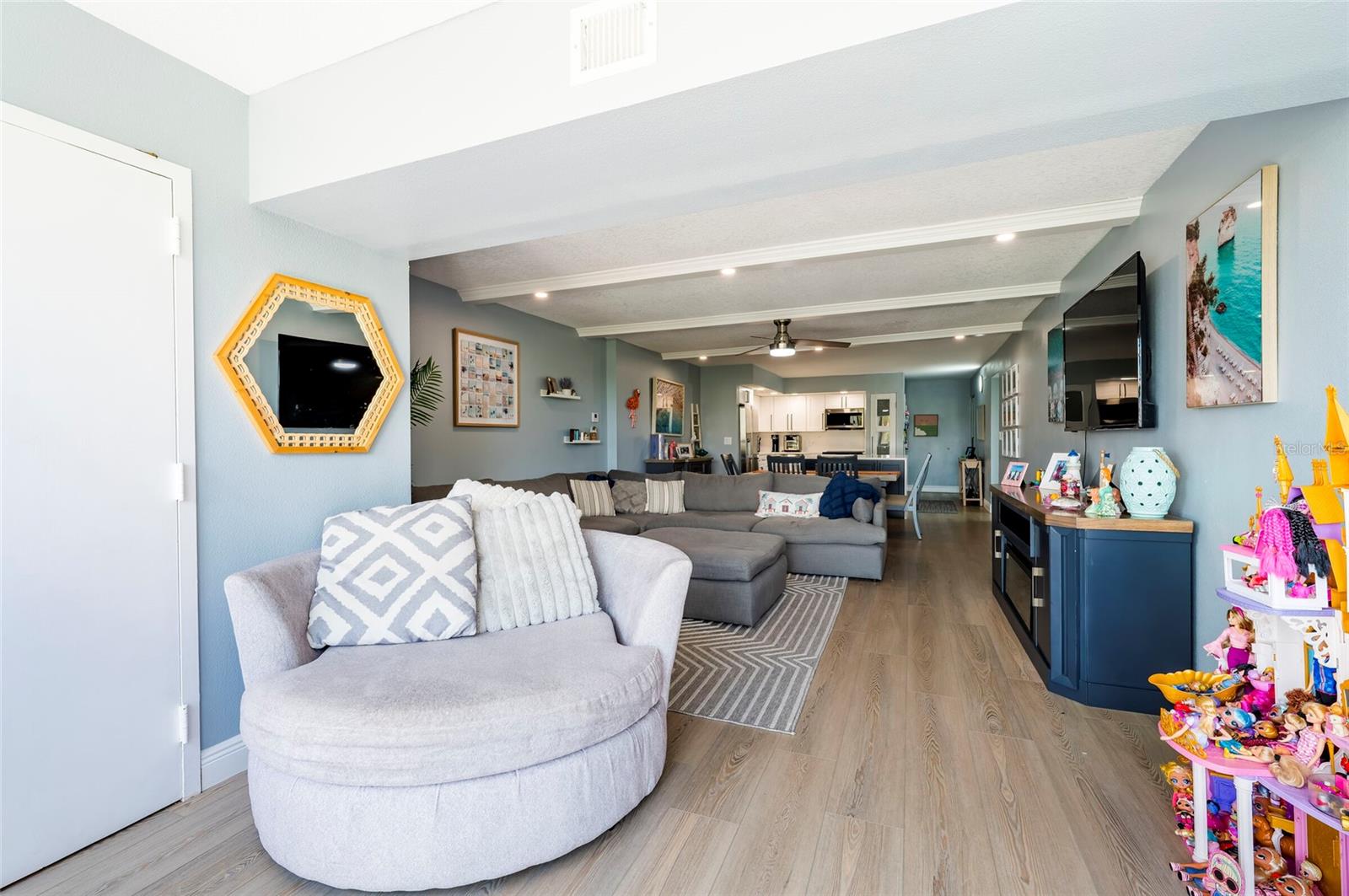 855 BAYWAY BLVD #308, CLEARWATER BEACH, FL, 33767