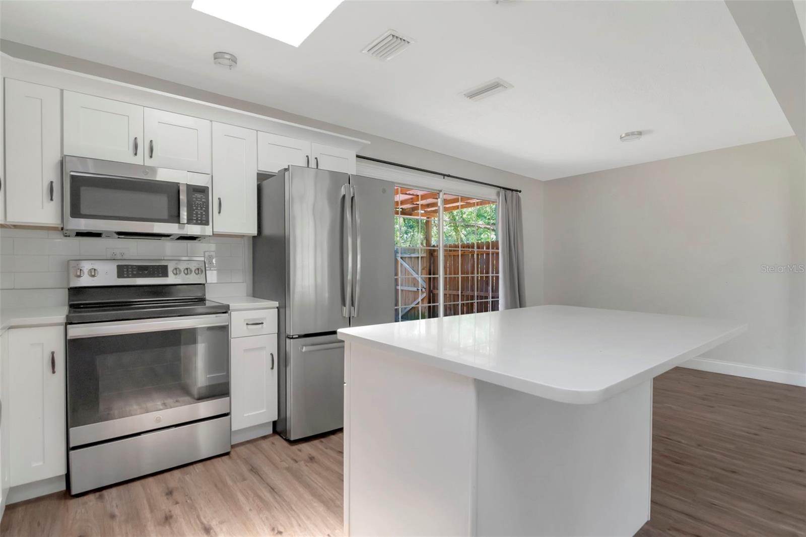 2101 E HOWELL ST, TAMPA, FL, 33610