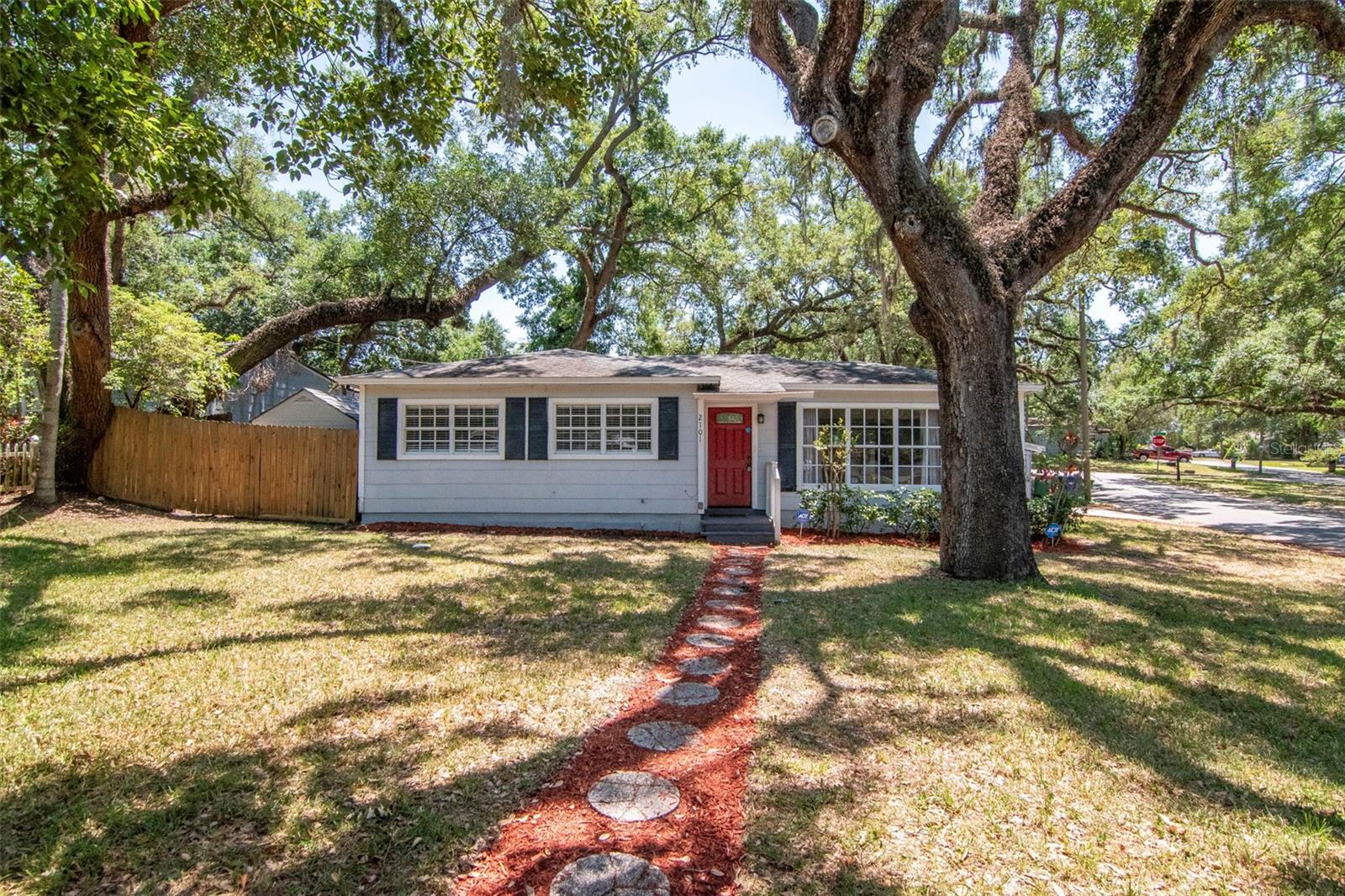 2101 E HOWELL ST, TAMPA, FL, 33610