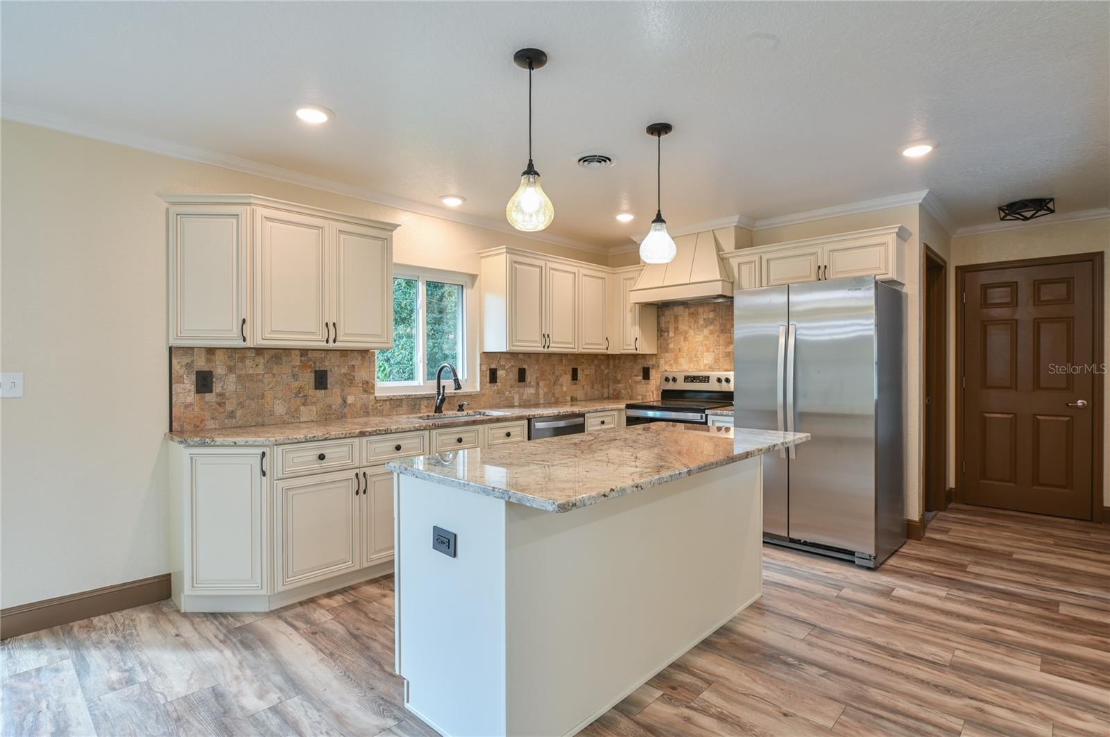 1846 SE LAKE WEIR AVE, OCALA, FL, 34471