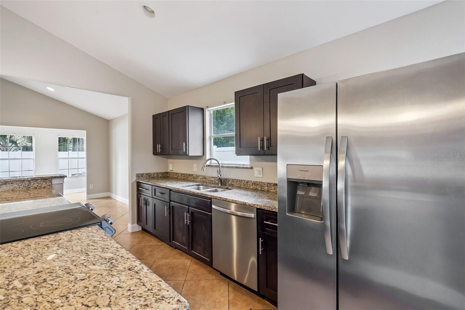 108 EDGEWATER CIR, SANFORD, FL, 32773