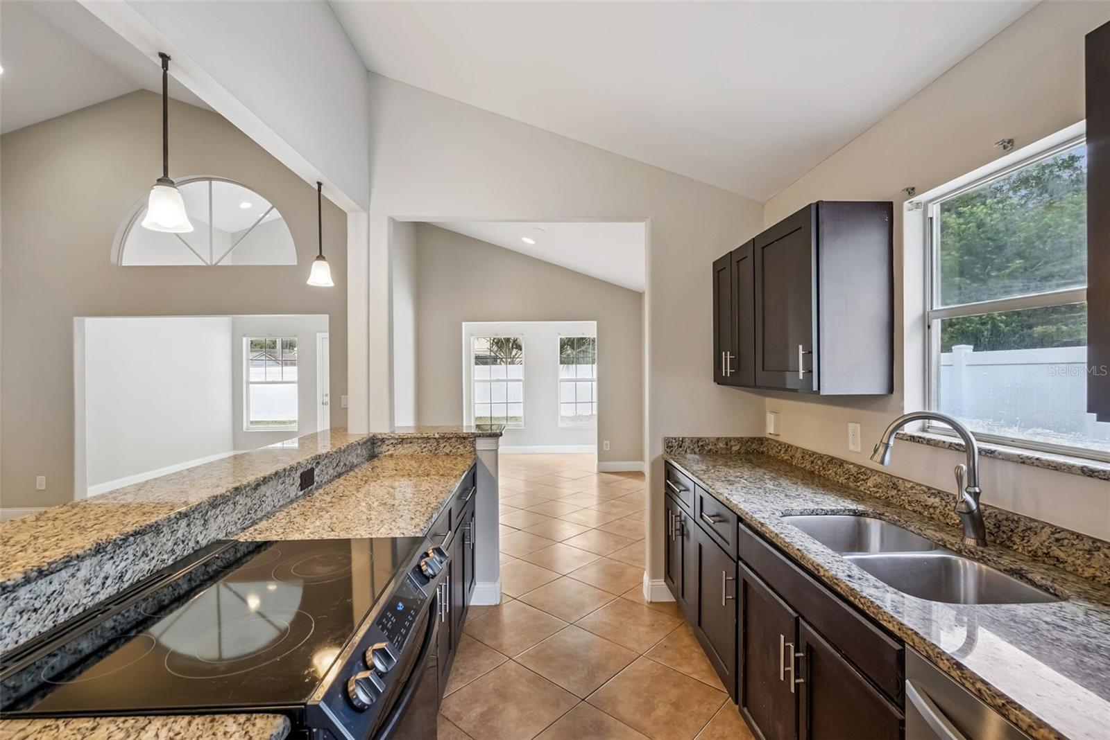 108 EDGEWATER CIR, SANFORD, FL, 32773