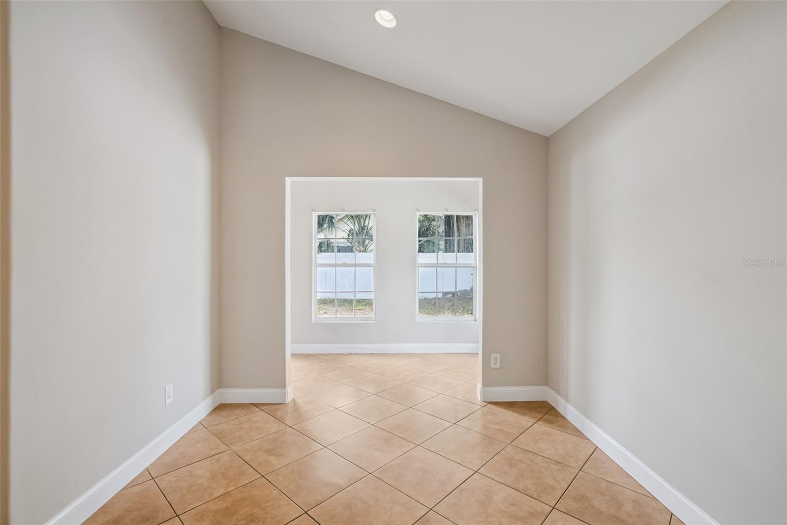 108 EDGEWATER CIR, SANFORD, FL, 32773