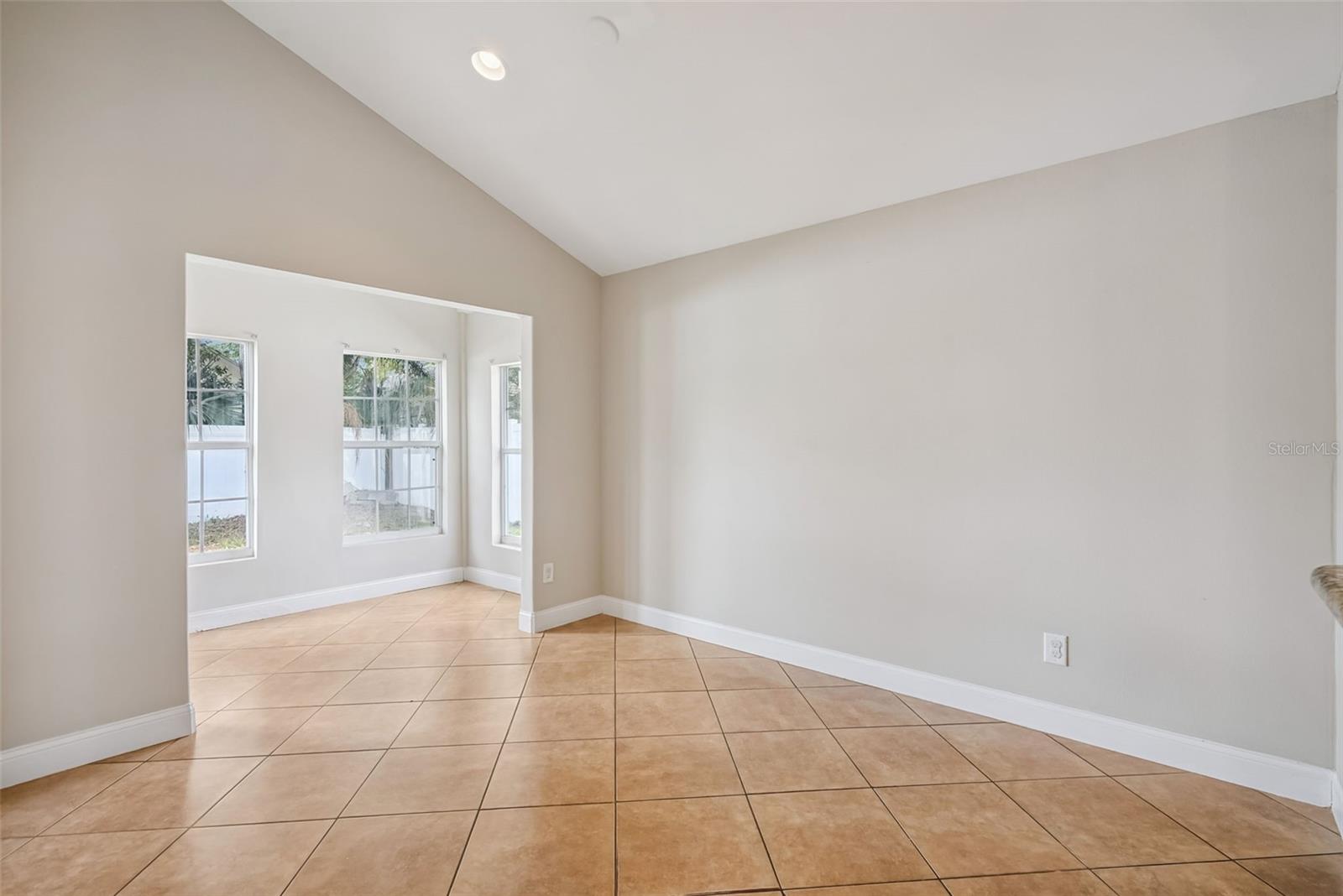 108 EDGEWATER CIR, SANFORD, FL, 32773